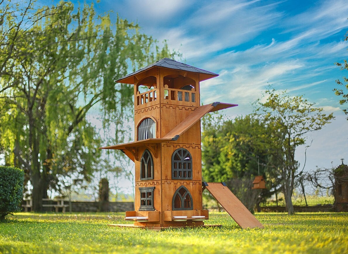 “MANDU” Ahşap 4 Katlı Teraslı Kedi Evi (Tırmalama + Mama Kaplı)