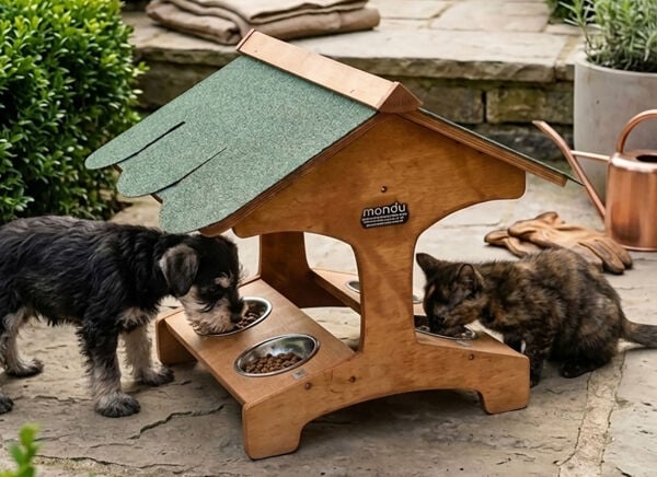 MANDU Dış Mekân Kedi Köpek Mama İstasyonu – Sokak Hayvanları için Çatılı Ahşap Mama Standı