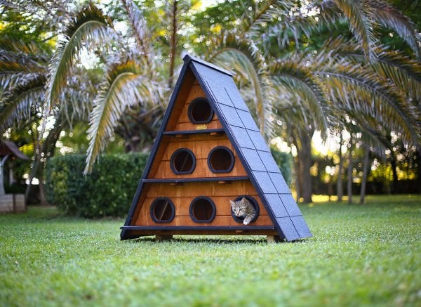 ''MANDU” Ahşap Üçgen Kedi Evi (Büyük Boy)